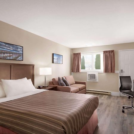 Travelodge By Wyndham Salmon Arm Bc Zewnętrze zdjęcie