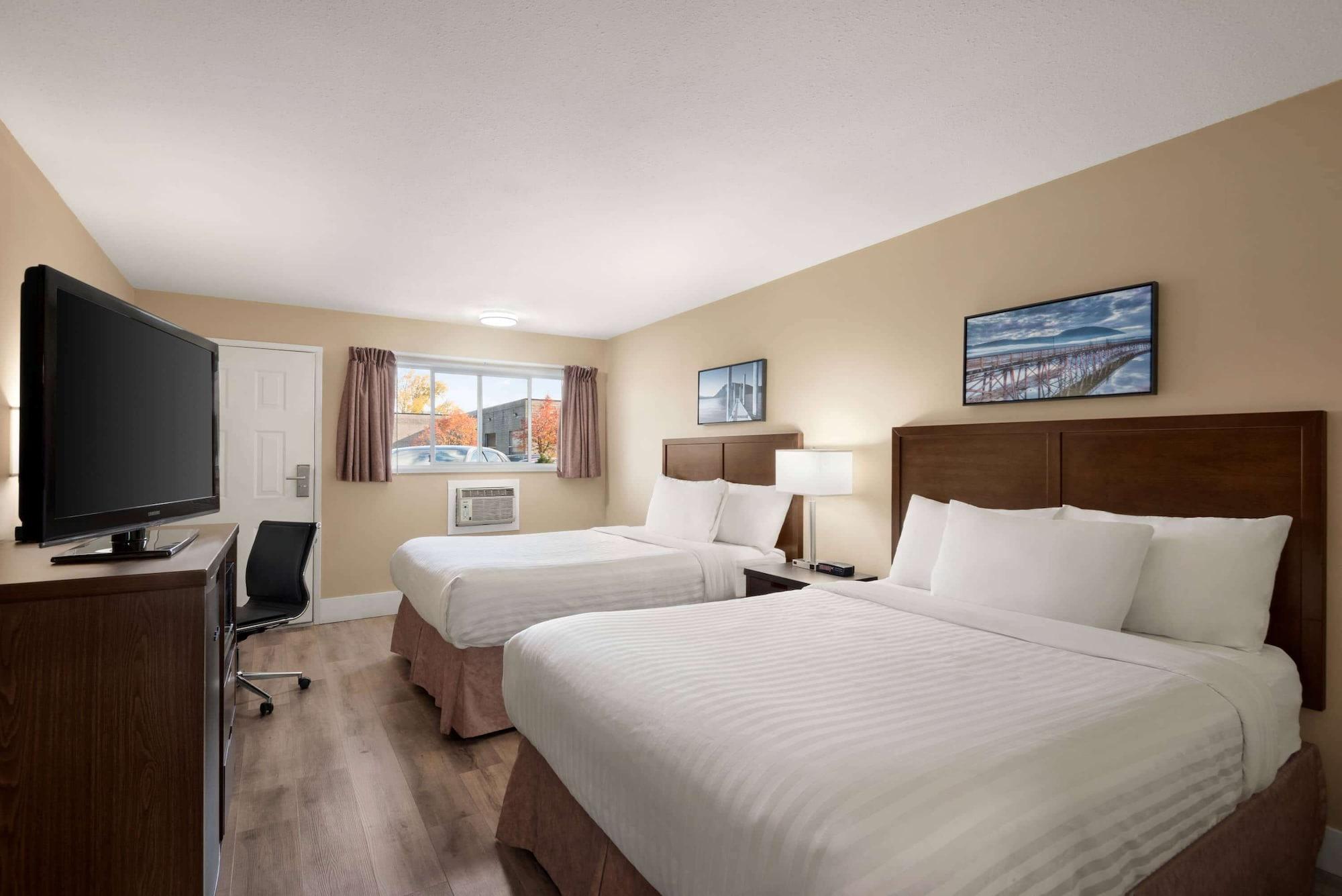 Travelodge By Wyndham Salmon Arm Bc Zewnętrze zdjęcie