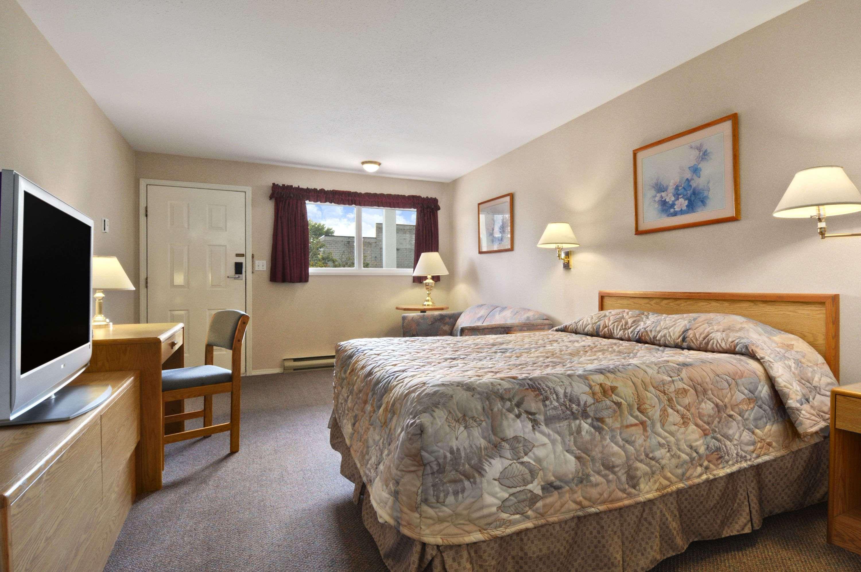 Travelodge By Wyndham Salmon Arm Bc Zewnętrze zdjęcie